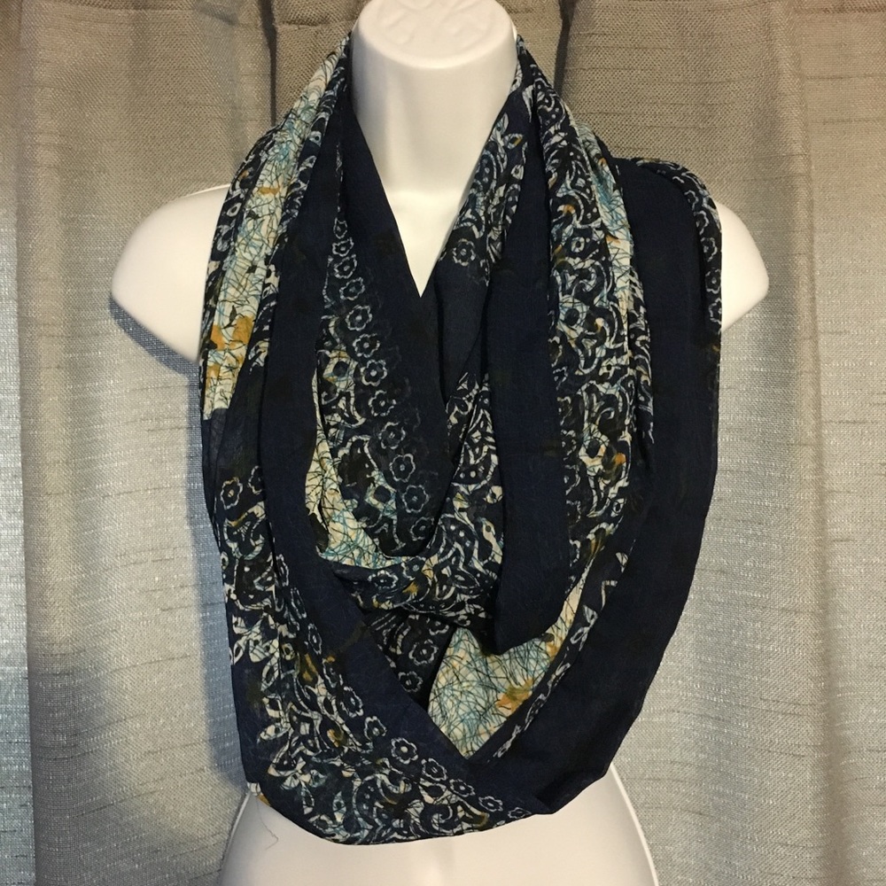 Gorgeous Infinite Scarf